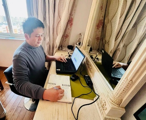 【员工居家办公被盯梢,居家办公能算旷工吗】 【员工居家办公被盯梢,居家办公能算旷工吗】