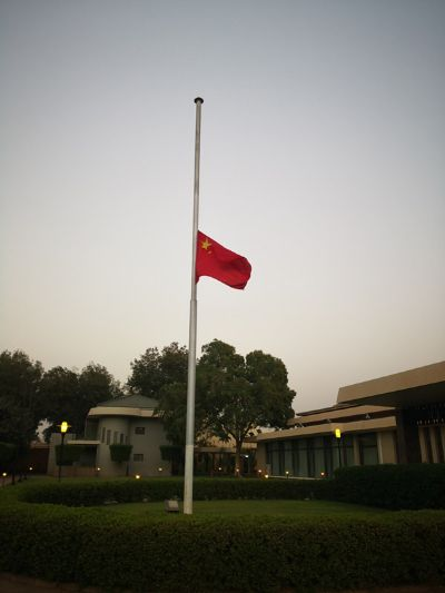【驻外使领馆下半旗,驻外使领馆是领土吗】