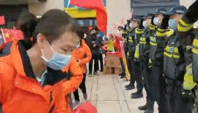 母亲去世抗疫司机含泪隔空鞠躬:母亲病重他却坚守在一线 母亲去世抗疫司机含泪隔空鞠躬:母亲病重他却坚守在一线