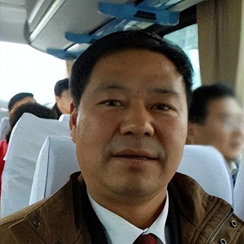 【蓝翔校长,蓝翔校长叫什么名字】 【蓝翔校长,蓝翔校长叫什么名字】